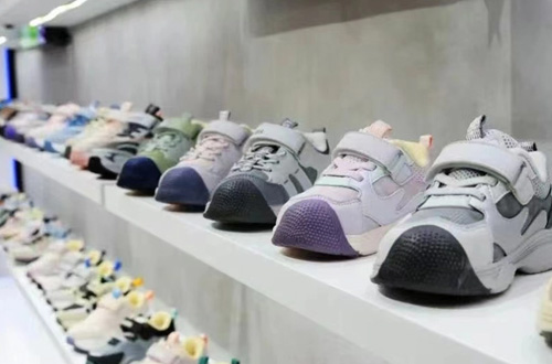 Rompe el bloqueo de gama baja, mira cómo se rompe la marca de zapatos para niños Wenling