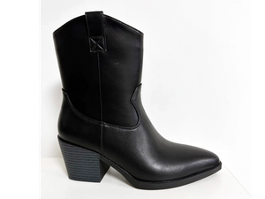Nuevas botas de mujer suaves, delicadas y cómodas. 
