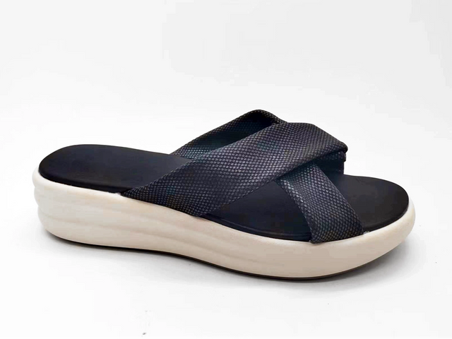 Sandalias de mujer elegantes planas de tacón alto negras